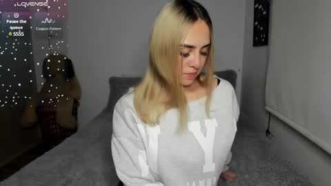 Snapshot of sophi_moreno chatting on March 4, 2025, 2:06 am Sofi online show from March 4, 2025, 2:06 am