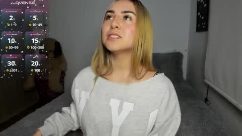 Snapshot of sophi_moreno chatting on March 4, 2025, 5:11 am Sofi online show from March 4, 2025, 5:11 am