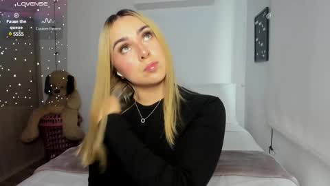 Snapshot of sophi_moreno chatting on March 10, 2025, 10:02 pm Sofi online show from March 10, 2025, 10:02 pm