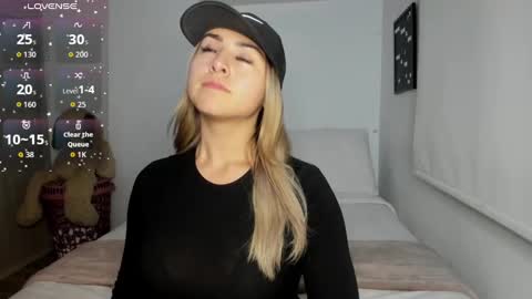 Snapshot of sophi_moreno chatting on September 30, 2025, 2:38 am Sofi online show from September 30, 2025, 2:38 am