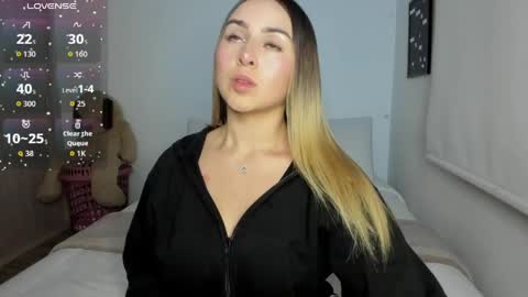 Snapshot of sophi_moreno chatting on April 21, 2026, 1:29 am Sofi online show from April 21, 2026, 1:29 am