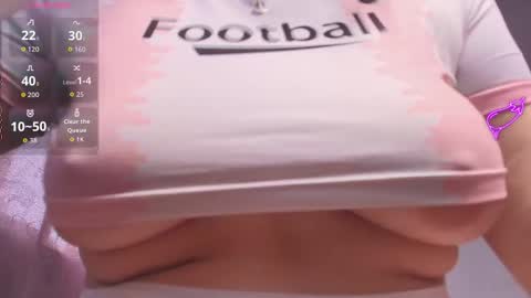 Sophi Tay online show from November 17, 2025, 5:41 pm