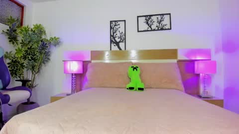 sophia_duarte_ online show from April 21, 2026, 11:27 am
