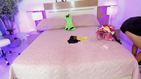 sophia_duarte_ online show from May 11, 2026, 11:38 am