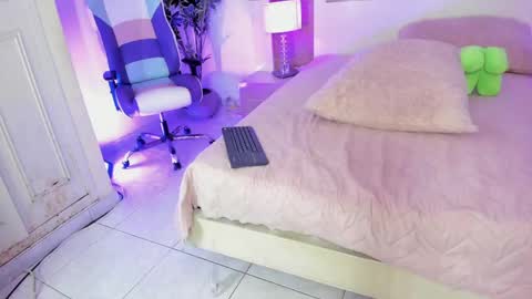 sophia_duarte_ online show from May 11, 2026, 4:04 pm