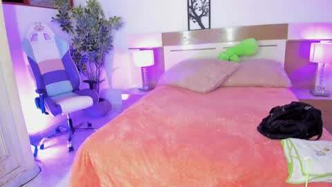 sophia_duarte_ online show from May 19, 2026, 11:38 am