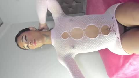 Snapshot of sophia_horny19 chatting on October 25, 2025, 6:43 am sophia_horny19 online show from October 25, 2025, 6:43 am