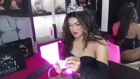 sophia_hott01 online show from October 10, 2025, 12:04 pm