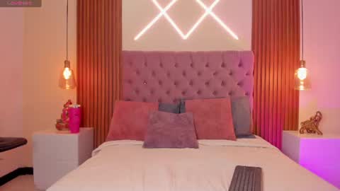 sophia_turneer online show from June 25, 2026, 6:07 am