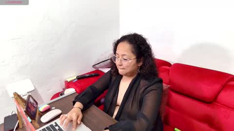 Snapshot of sophiaburton chatting on October 6, 2025, 9:56 pm sophiaburton online show from October 6, 2025, 9:56 pm