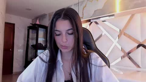 sophiadoll_tf online show from April 15, 2026, 9:15 pm