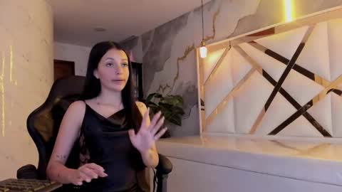 sophiadoll_tf online show from May 20, 2026, 9:43 pm
