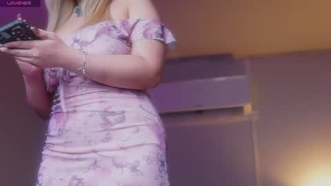 Snapshot of sophialaxx chatting on June 20, 2026, 10:45 pm Sophia online show from June 20, 2026, 10:45 pm