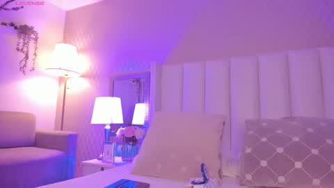 SophiaSmiths online show from November 6, 2025, 9:05 pm