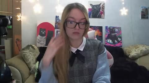 SophiaSonata online show from October 4, 2025, 7:56 pm