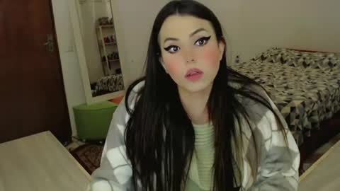 Sophie Fantasys online show from June 24, 2026, 5:17 am