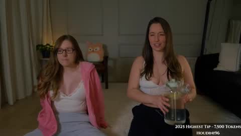 Snapshot of sophie_fennec chatting on February 11, 2025, 1:10 am sophie_fennec online show from February 11, 2025, 1:10 am