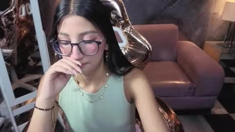 Snapshot of sophie_jones_b chatting on February 12, 2026, 12:44 pm sophie_jones_b online show from February 12, 2026, 12:44 pm