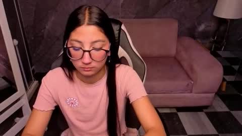 sophie_jones_b online show from March 3, 2026, 12:44 pm