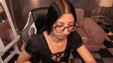 sophie_jones_b online show from March 18, 2026, 12:52 pm