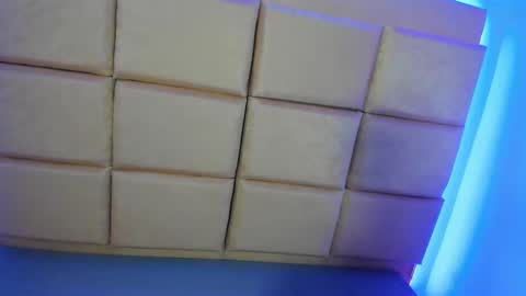 sophie_js_ online show from November 14, 2025, 1:10 pm