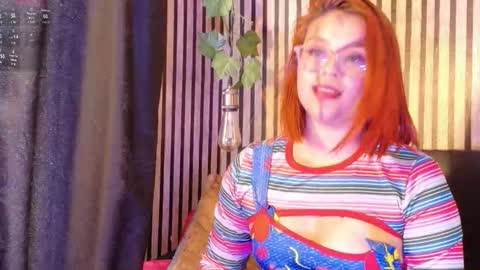 sophie_new25 online show from October 22, 2025, 4:51 pm