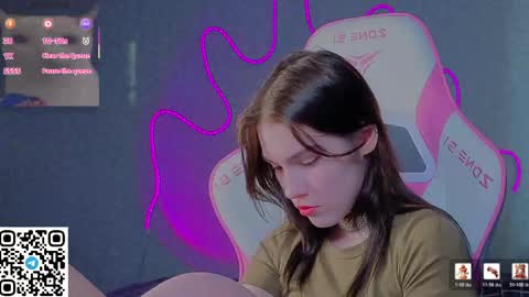 sophie_nomenal_ online show from April 23, 2026, 3:19 am