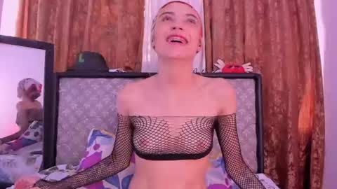 Sophie online show from June 12, 2026, 6:40 pm