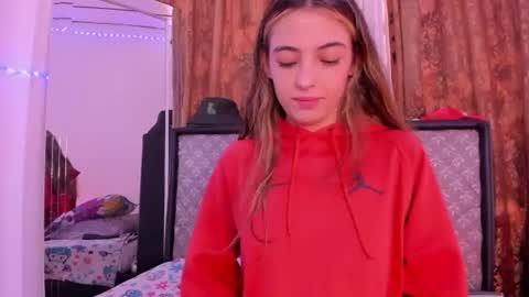 Sophie online show from June 26, 2026, 5:17 pm