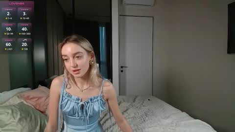 sophiebelll online show from September 30, 2025, 12:32 pm