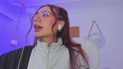   Sophie  IG sophiecherry es   online show from February 2, 2025, 11:19 am