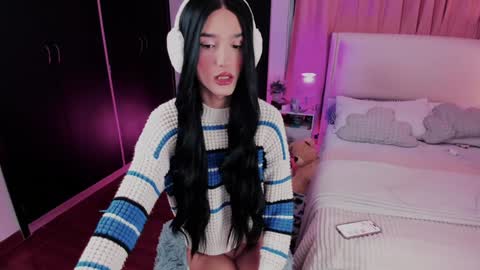 Snapshot of sophiecornett chatting on December 3, 2024, 2:14 am online show from December 3, 2024, 2:14 am