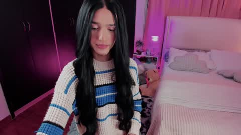 Snapshot of sophiecornett chatting on December 3, 2024, 5:53 am online show from December 3, 2024, 5:53 am