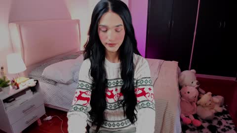 Snapshot of sophiecornett chatting on December 17, 2024, 1:38 pm online show from December 17, 2024, 1:38 pm