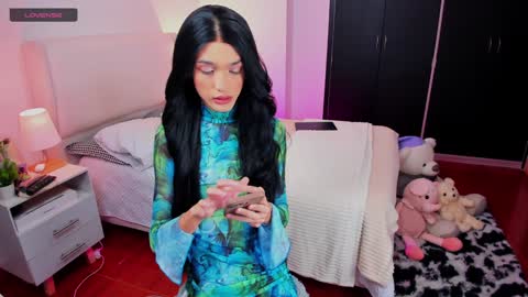 Snapshot of sophiecornett chatting on December 31, 2024, 2:03 pm online show from December 31, 2024, 2:03 pm