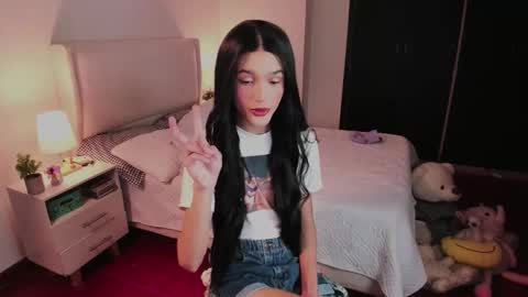 Snapshot of sophiecornett chatting on September 19, 2025, 2:13 am online show from September 19, 2025, 2:13 am