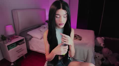 Snapshot of sophiecornett chatting on September 23, 2025, 2:58 am online show from September 23, 2025, 2:58 am