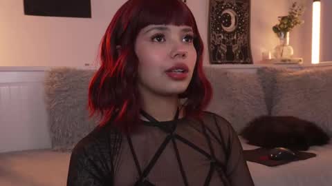 Snapshot of sophiee_art chatting on October 1, 2025, 9:32 pm Sophiee online show from October 1, 2025, 9:32 pm