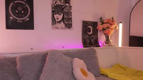 Snapshot of sophiee_art chatting on October 20, 2025, 9:26 pm Sophiee online show from October 20, 2025, 9:26 pm