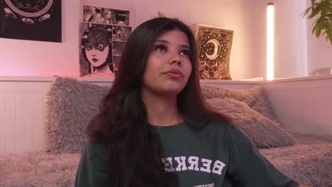 Snapshot of sophiee_art chatting on May 13, 2026, 7:00 pm Sophiee online show from May 13, 2026, 7:00 pm