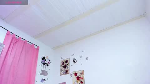 Snapshot of sophieewoods chatting on December 18, 2024, 8:14 pm Sophie Woods online show from December 18, 2024, 8:14 pm