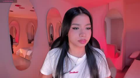 Sophie Houston online show from May 8, 2026, 3:23 am