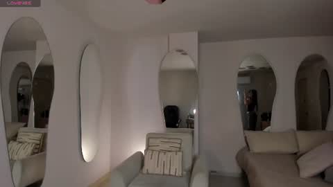 Sophie Houston online show from June 25, 2026, 2:44 am
