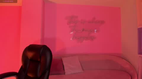 Sophie Houston online show from July 7, 2026, 2:03 am
