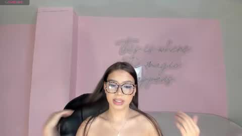 Sophie Houston online show from July 8, 2026, 2:49 am
