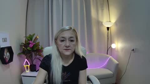 Snapshot of sophiekittyy chatting on March 19, 2026, 7:23 am sophiekittyy online show from March 19, 2026, 7:23 am