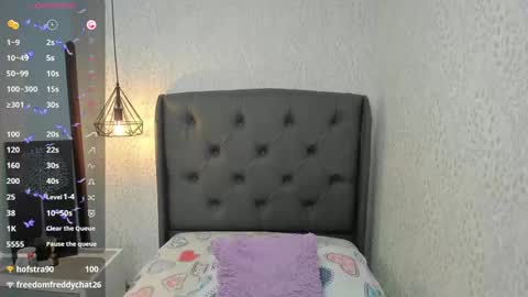 Snapshot of sophiemeyer chatting on January 28, 2025, 3:57 pm Sophie online show from January 28, 2025, 3:57 pm