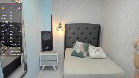 Snapshot of sophiemeyer chatting on February 5, 2025, 1:00 pm Sophie online show from February 5, 2025, 1:00 pm