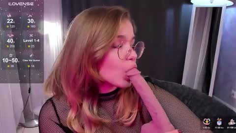 Sophie online show from September 16, 2025, 3:35 pm