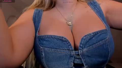 Sophie  Palmer online show from June 15, 2026, 12:29 pm